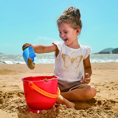Игрушка для песка море, Hape песочница - красное ведерко, синий совок Hape E4080_HP