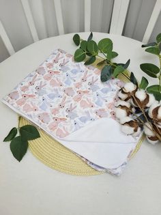 Пеленка непромокаемая "Зайцы розово-голубые" 70*100см No Brand