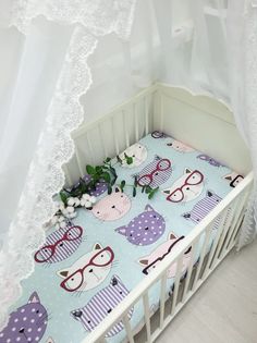 Простынь на резинке на матрас Коты в очках 120*60см No Brand