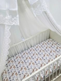 Простынь на резинке на матрас "Собаки на белом" 120*60см No Brand
