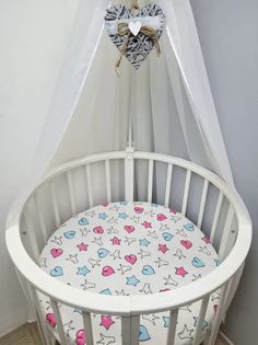 Простынь на резинке на матрас "Сердечки и короны" d75 No Brand