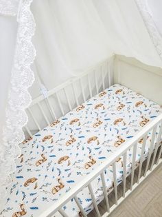 Простынь на резинке на матрас Олени с голубыми пёрышками 120*60см No Brand