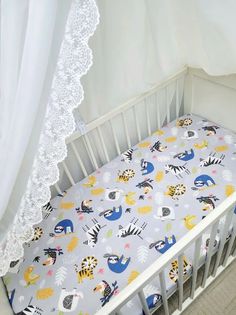 Простынь на резинке на матрас Ленивцы на сером 120*60см No Brand
