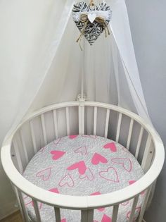Простынь на резинке на матрас "Розовые сердечки на сером" d75 No Brand