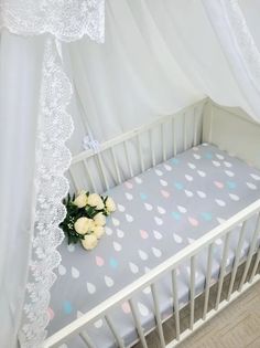 Простынь на резинке на матрас Капли на сером 120*60см No Brand