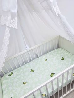 Простынь на резинке на матрас "Бабочки на зелёном" 120*60см No Brand