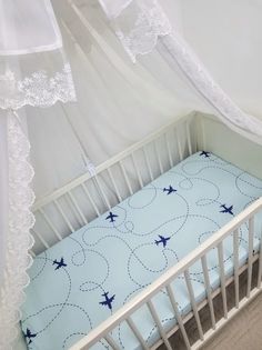 Простынь на резинке на матрас "Самолёты с пунктирами" 120*60см No Brand