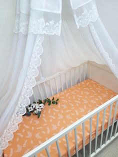 Простынь на резинке на матрас "Веточки оранжевые" 120*60см No Brand