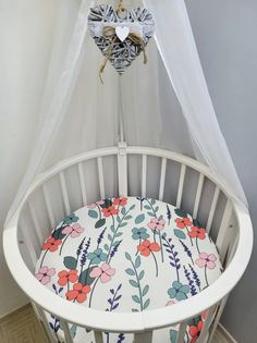 Простынь на резинке на матрас "Цветы красные на белом"d75 No Brand