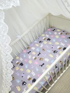 Простынь на резинке на матрас Разноцветные зайчики на сером 120*60см No Brand