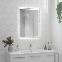Зеркало для ванной с LED подсветкой, сенсором Reflection Pretty 600x800