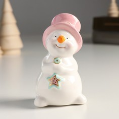 Сувенир керамика "Снеговик в розовом цилиндре, с звездой на палочке" 10,2х6х6 см No Brand
