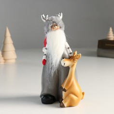 Сувенир полистоун "Дед Мороз в шапке с рожками и помощником оленем" 8,5х8х17 см No Brand