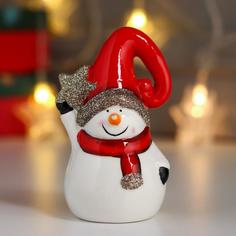 Сувенир керамика "Снеговик, красный шарф и колпак, золотая звезда блеск" 10х6,5х6,5 см No Brand