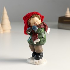 Сувенир полистоун "Малыш в зимней одежде, играет на флейте" красно-зелёный 6х6,5х13 см No Brand