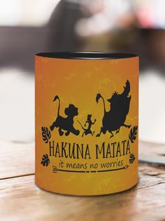 Кружка Акуна матата, черный No Brand