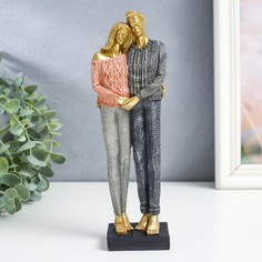 Статуэтка 9304520 Влюблённая парочка - объятия, в свитерах 7,5х5х21,5 см No Brand