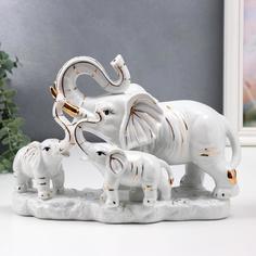 Фигурка 6976651 Белый слон со слонятами с золотом 18 см No Brand