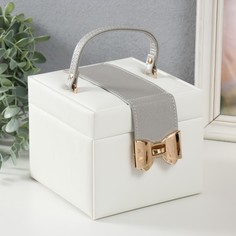 Шкатулка кожзам для украшений Золотой бантик серо-белая 15х15х12,7 см No Brand