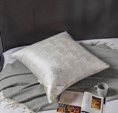 Подушка 70x70 Шелк/ мягкая подушка для сна из шелка 70 на 70/в подарок на 14 февраля, 23 ф Meizhouling
