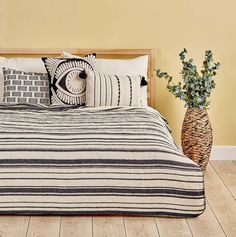 Покрывало Bella Maison Stripe белый 180x220