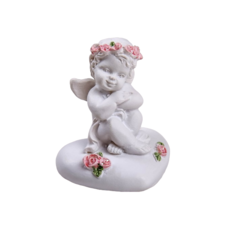 Сувенир полистоун "Ангелок сидит на сердце" в венке из роз, МИКС, 3,5х3х4 см No Brand