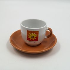 Сервиз фарфоровый на 6 персон блюдца с чашками No Brand
