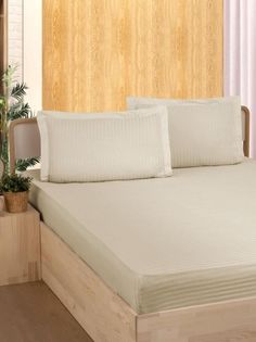 Простыня на резинке из страйп-сатина KARVEN P936 темно-бежевая 160х200х33 с наволочками