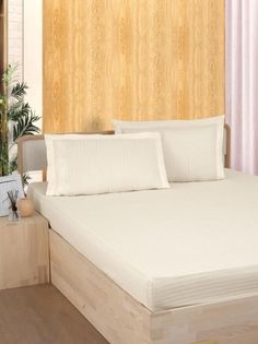 Простыня на резинке из страйп-сатина KARVEN P936 кремовая 160х200х33 с наволочками