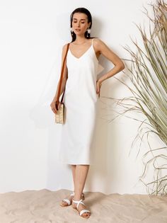 Платье женское Viaville DR170W.1. белое 42 RU