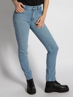 Джинсы женские Wrangler 112319167 синие 33/34