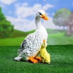 Садовая фигура "Утка с утенком" стоит 24х13х31см Хорошие сувениры