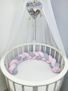 Подушка бортик для кроватки Косичка трикотажная, светло-розовый, серый, 120х16 см No Brand