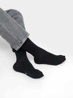 Мужские высокие носки черного цвета с ярким желтым прямоугольником Mark Formelle