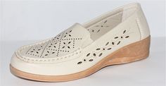 Туфли женские DEC061223-1 бежевые 39 RU No Brand