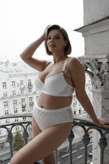 Трусы женские DESEO 2.1.2.23.06.20.05137/110601 бежевые 46 EU