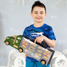 Набор фигурок Givito Милитари , (54 см, машинки, 10 дорожных знаков)