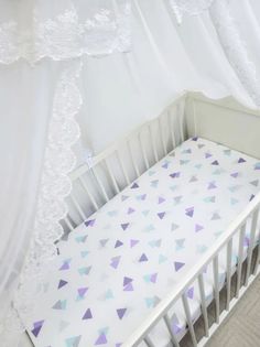Простынь на резинке на матрас Треугольники 120*60см No Brand