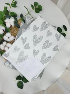 Набор пеленок непромокаемых "Серые вязаные сердечки" 2шт 70*100см No Brand