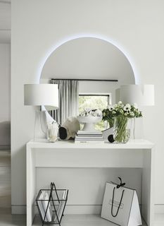 Зеркало для ванной Sun D65 круглое "парящее" с холодной LED-подсветкой No Brand