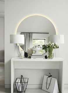 Зеркало для ванной Sun D100 круглое "парящее" с тёплой LED-подсветкой No Brand