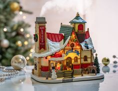 Домик Шале Санты, полистоун, подсветка, имитация дыма из трубы, 21x24x15 см, LEMAX
