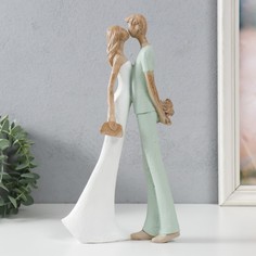 Сувенир полистоун Влюблённые. Поцелуй бело-зелёный 15,5х6х29,5 см No Brand