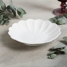 Тарелка фарфоровая пирожковая Magistro «Ромашка», d=18,5 см, цвет белый