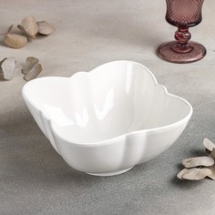 Салатник фарфоровый Magistro «Бланш. Фигурный квадрат», 1,35 л, d=18 см, цвет белый