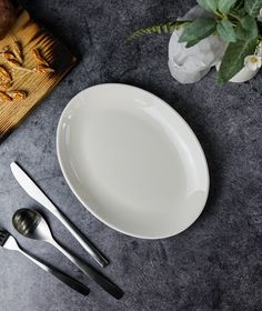 Тарелка овальная Porland Seasons White, 24 см, фарфор