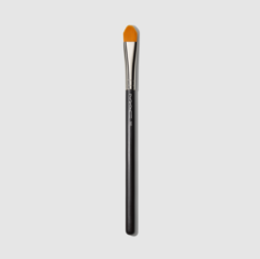 Кисть для лица MAC 195 Concealer плоская, для кремовых и жидких текстур