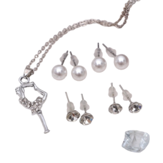 Гарнитур 5 предметов: 4 пары пуссет, кулон "Гимнастка", цвет белый в серебре Queen Fair