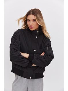 Бомбер женский LAWINTER 83804 черный 46 RU