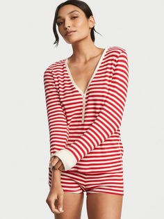 Пижама женская Victorias Secret 11211712 разноцветная L
